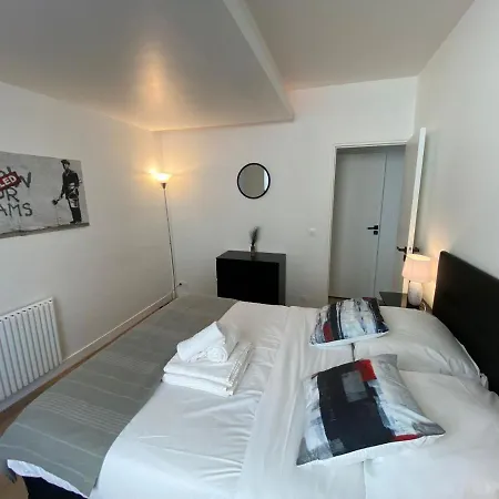 Zzz Charmant A Montmartre -6p